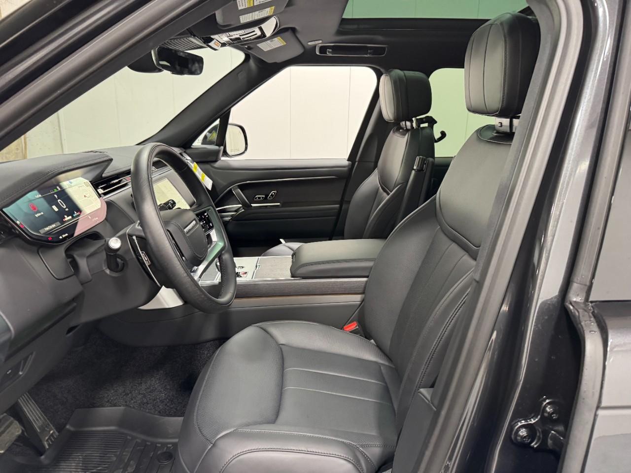 Land Rover Range Rover Vehicle Full-screen Gallery Image 27