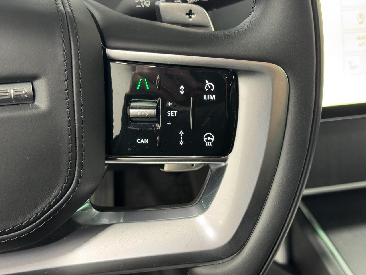 Land Rover Range Rover Vehicle Full-screen Gallery Image 31