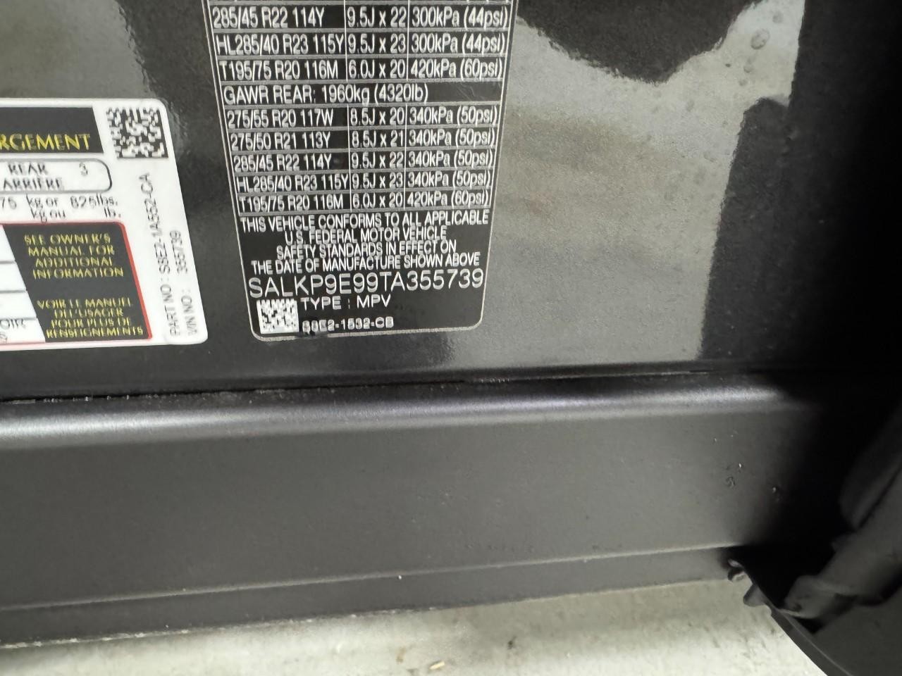 Land Rover Range Rover Vehicle Full-screen Gallery Image 34