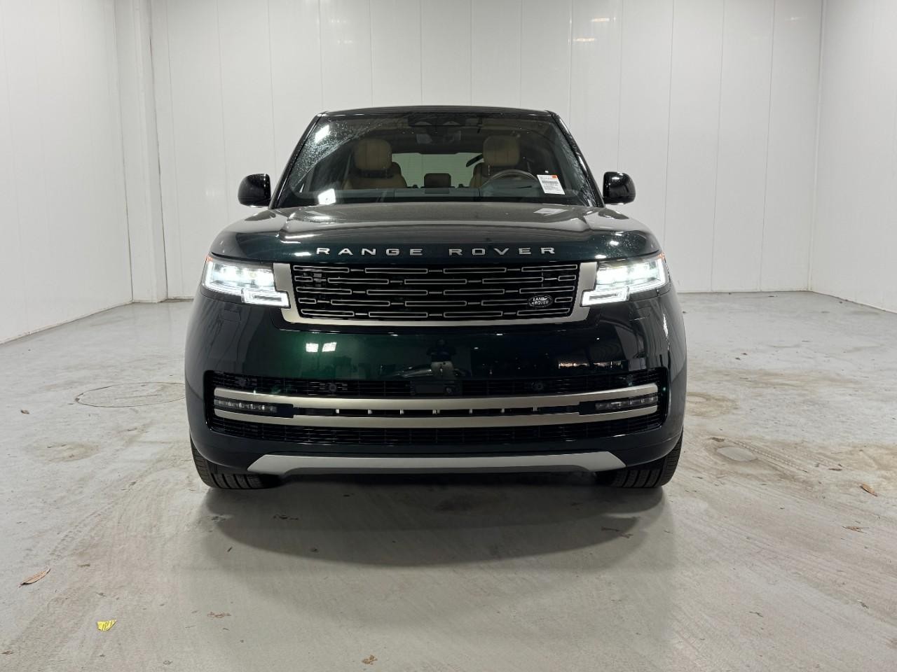 Land Rover Range Rover Vehicle Full-screen Gallery Image 7