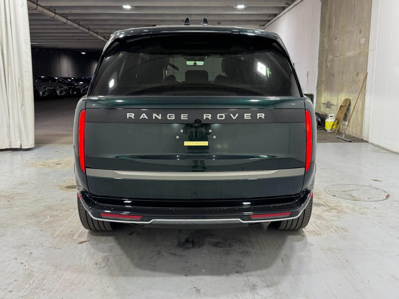 Land Rover Range Rover Vehicle Full-screen Gallery Image 9