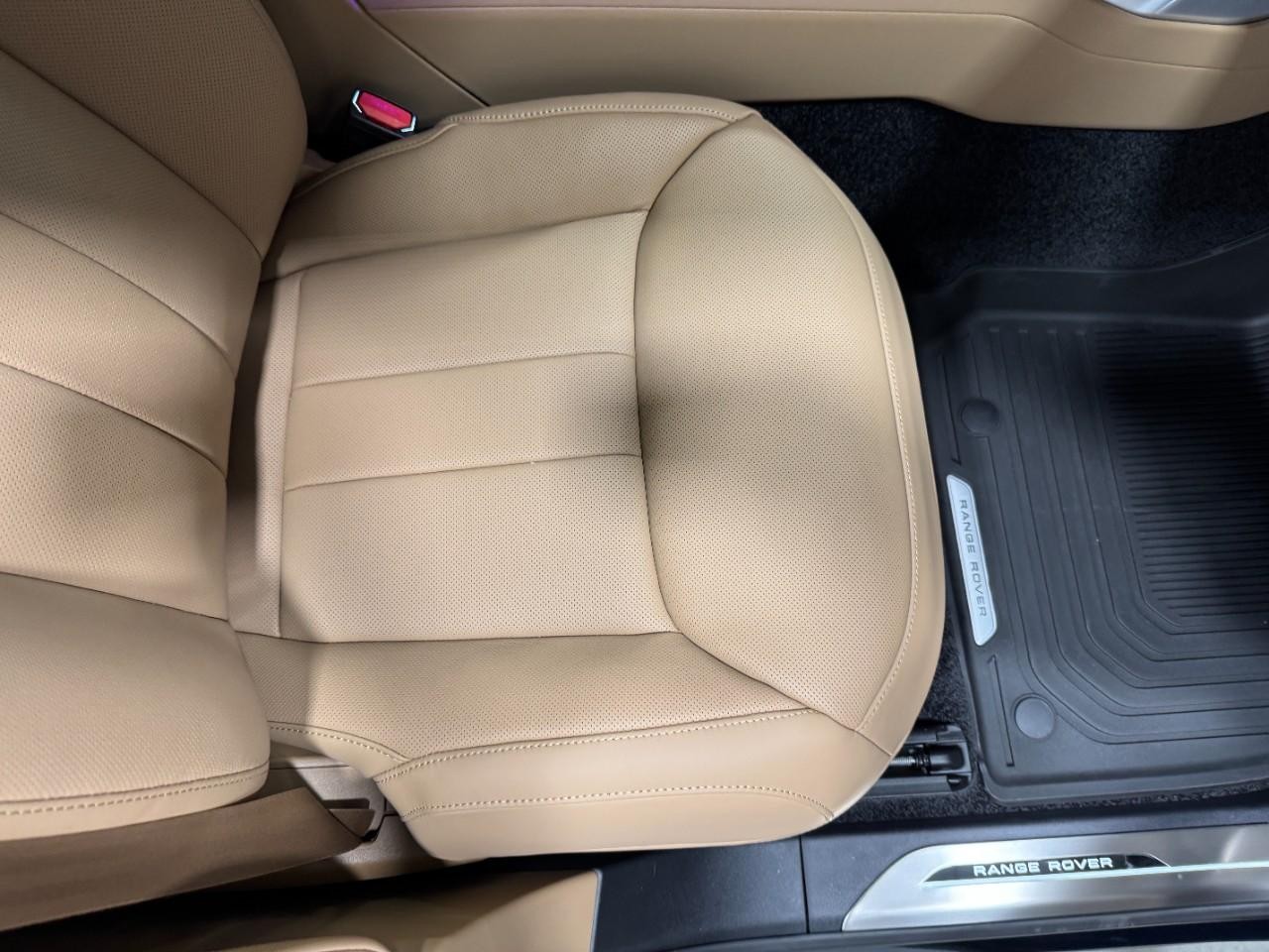 Land Rover Range Rover Vehicle Full-screen Gallery Image 19