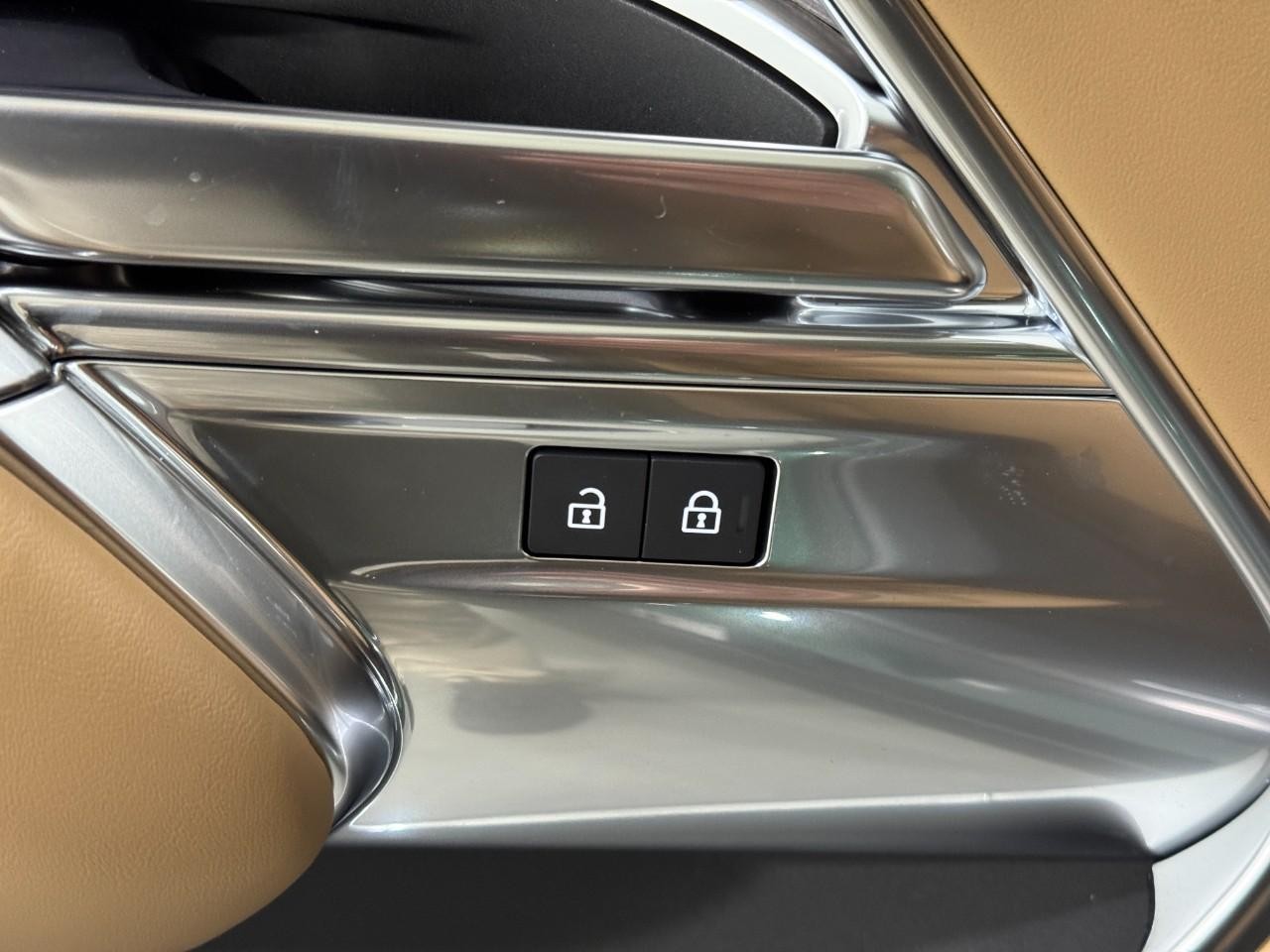 Land Rover Range Rover Vehicle Full-screen Gallery Image 26