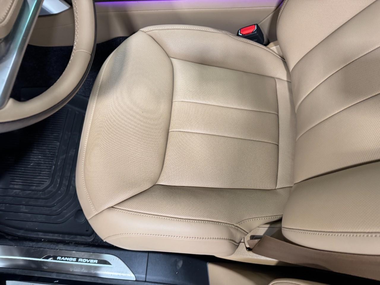 Land Rover Range Rover Vehicle Full-screen Gallery Image 28