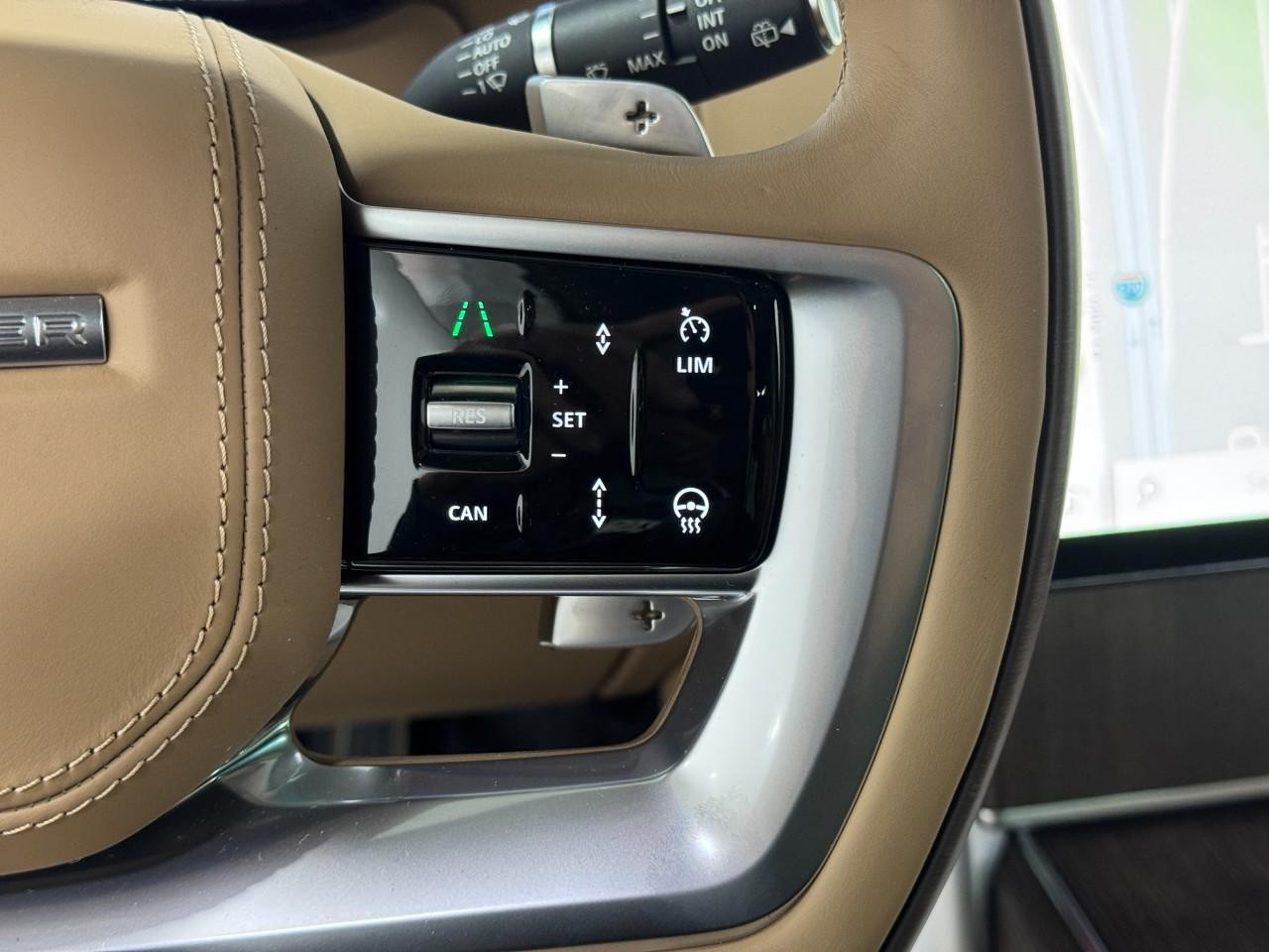 Land Rover Range Rover Vehicle Full-screen Gallery Image 31