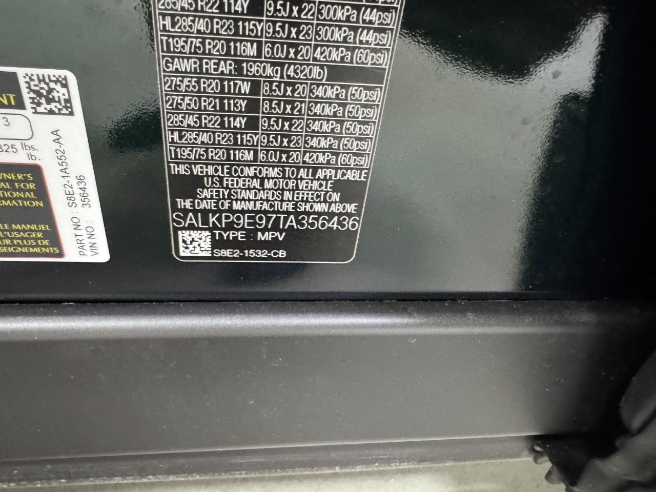 Land Rover Range Rover Vehicle Full-screen Gallery Image 34