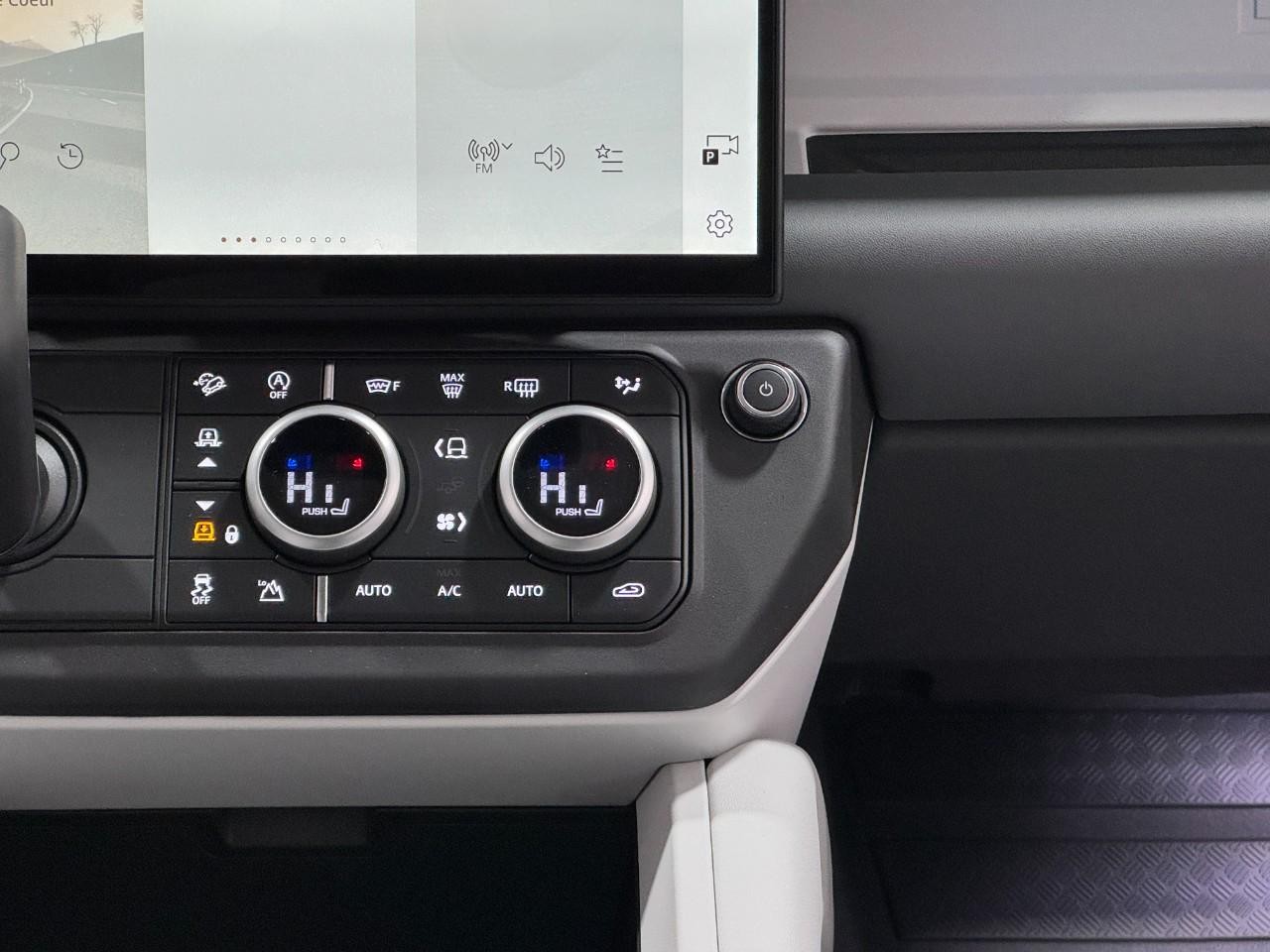 Land Rover Defender Vehicle Full-screen Gallery Image 16