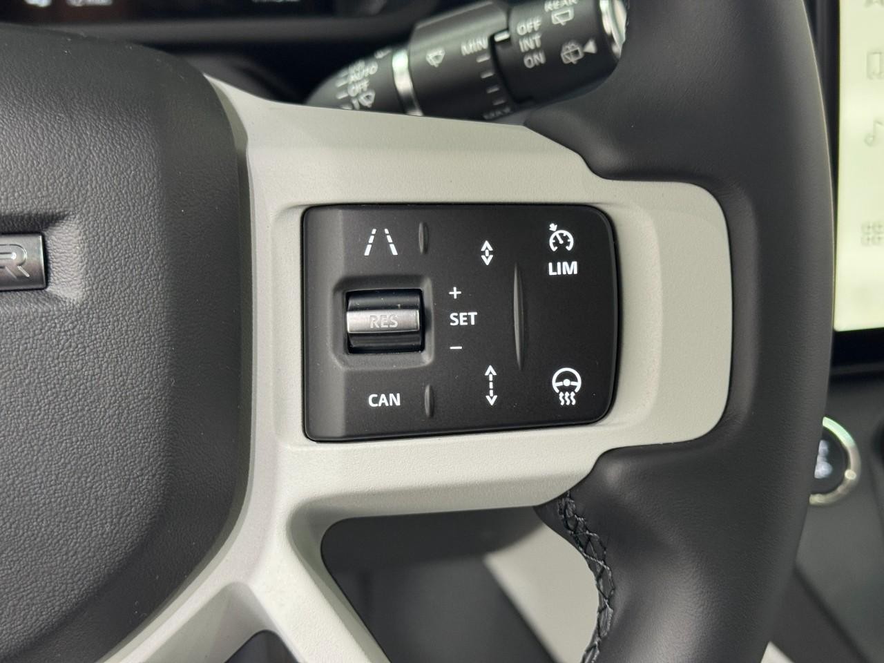 Land Rover Defender Vehicle Full-screen Gallery Image 31