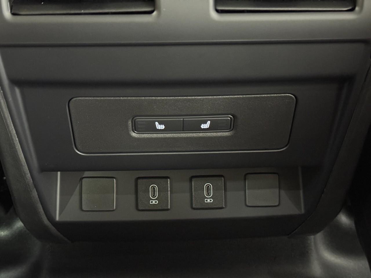 Land Rover Defender Vehicle Full-screen Gallery Image 11