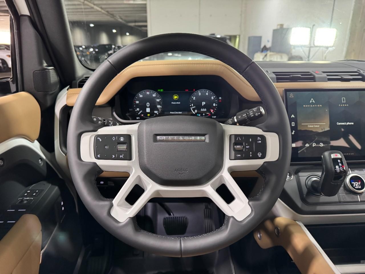 Land Rover Defender Vehicle Full-screen Gallery Image 14