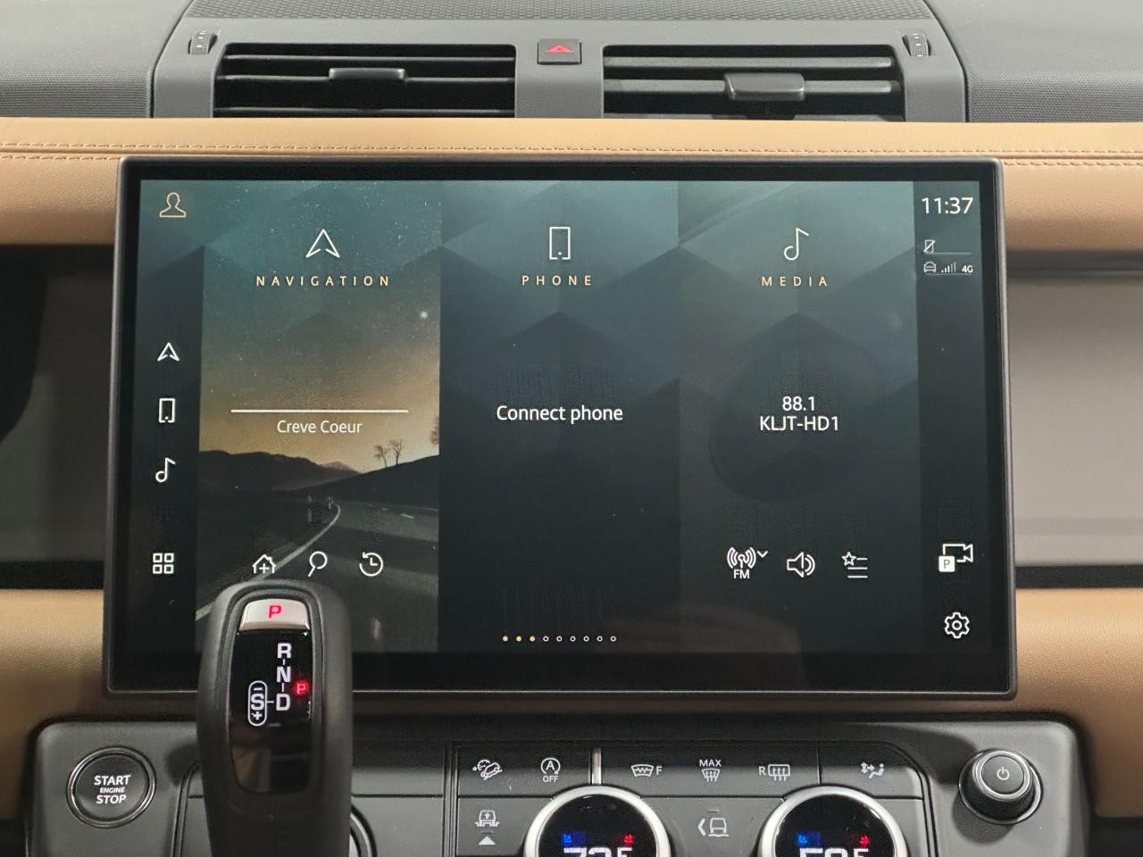 Land Rover Defender Vehicle Full-screen Gallery Image 15