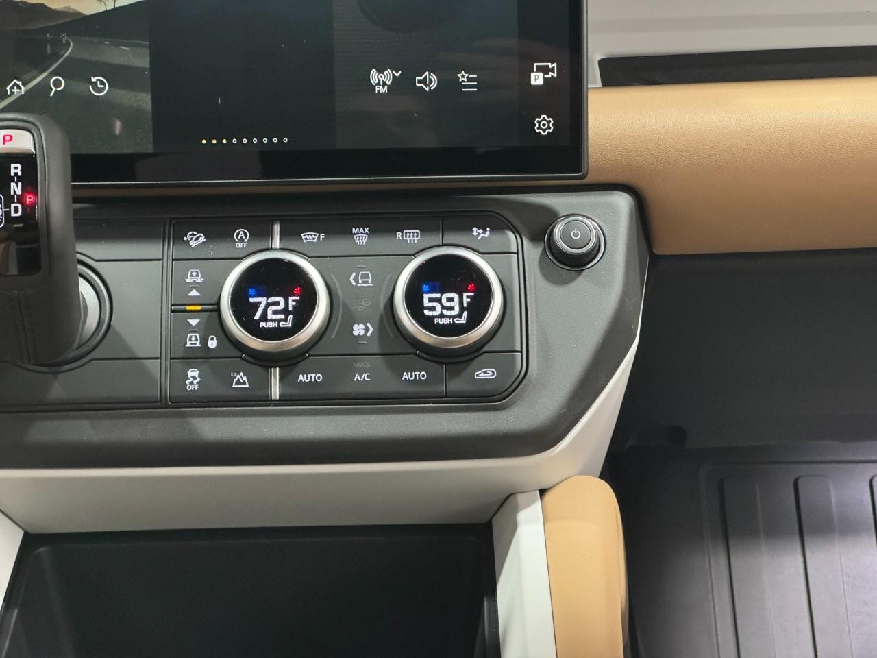 Land Rover Defender Vehicle Full-screen Gallery Image 16