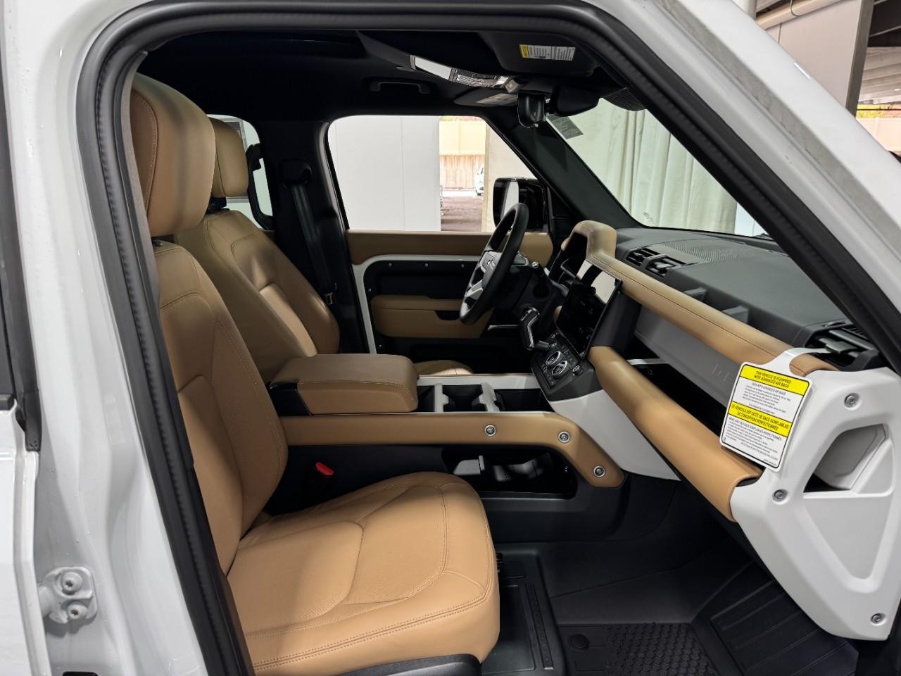 Land Rover Defender Vehicle Full-screen Gallery Image 19