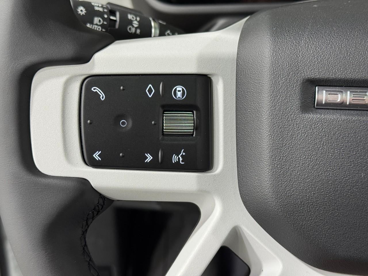 Land Rover Defender Vehicle Full-screen Gallery Image 30