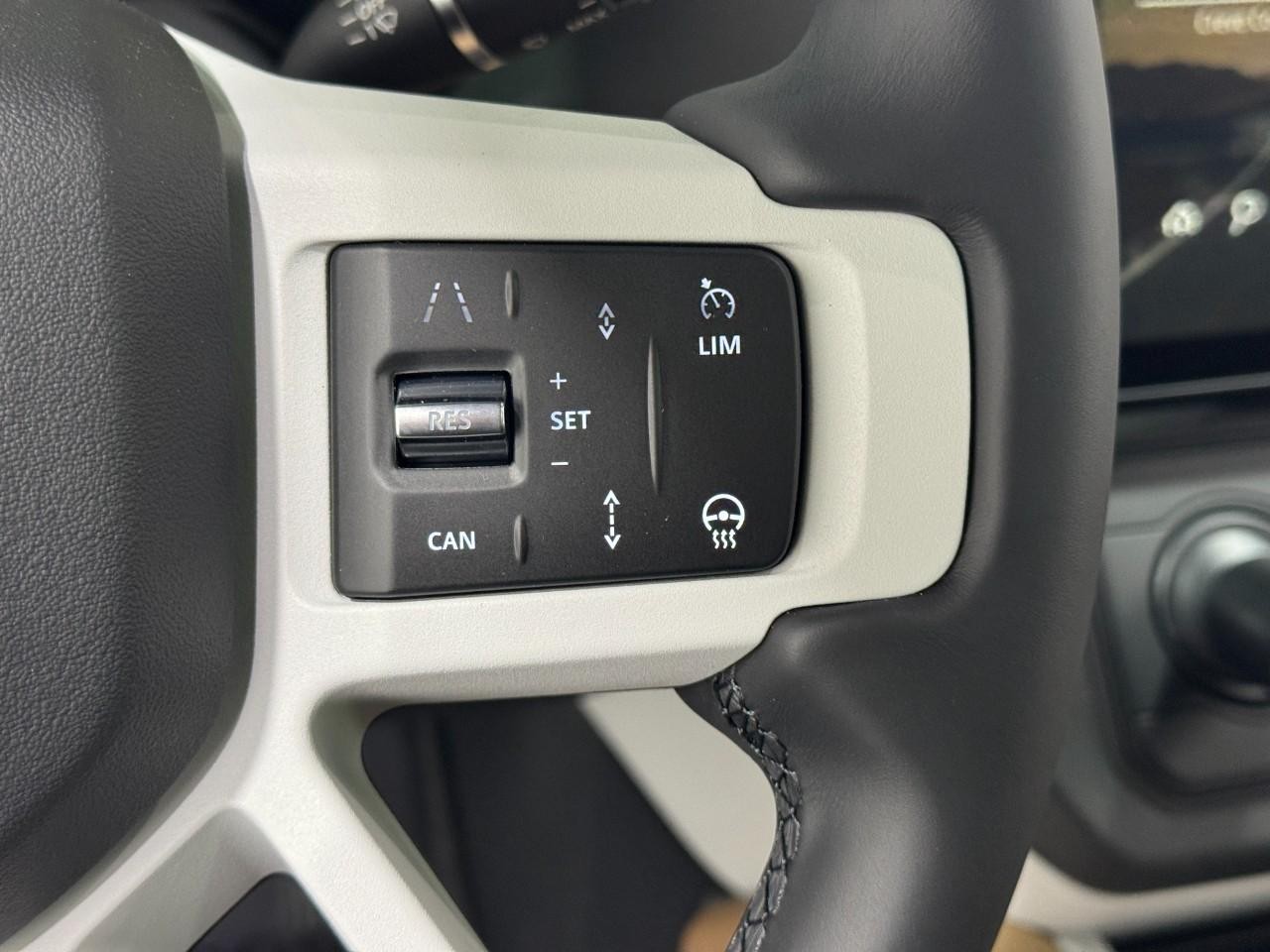 Land Rover Defender Vehicle Full-screen Gallery Image 31