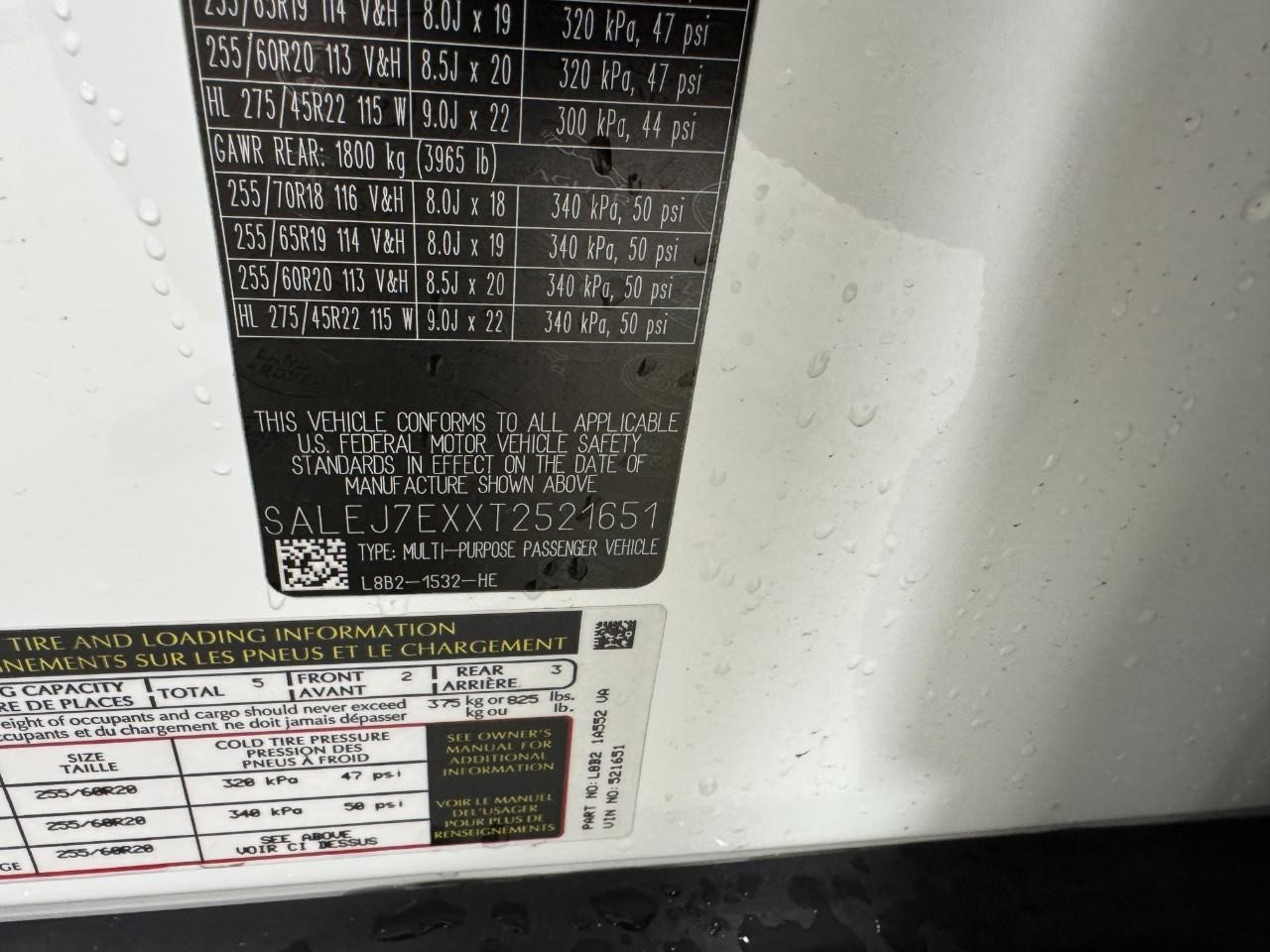 Land Rover Defender Vehicle Full-screen Gallery Image 34