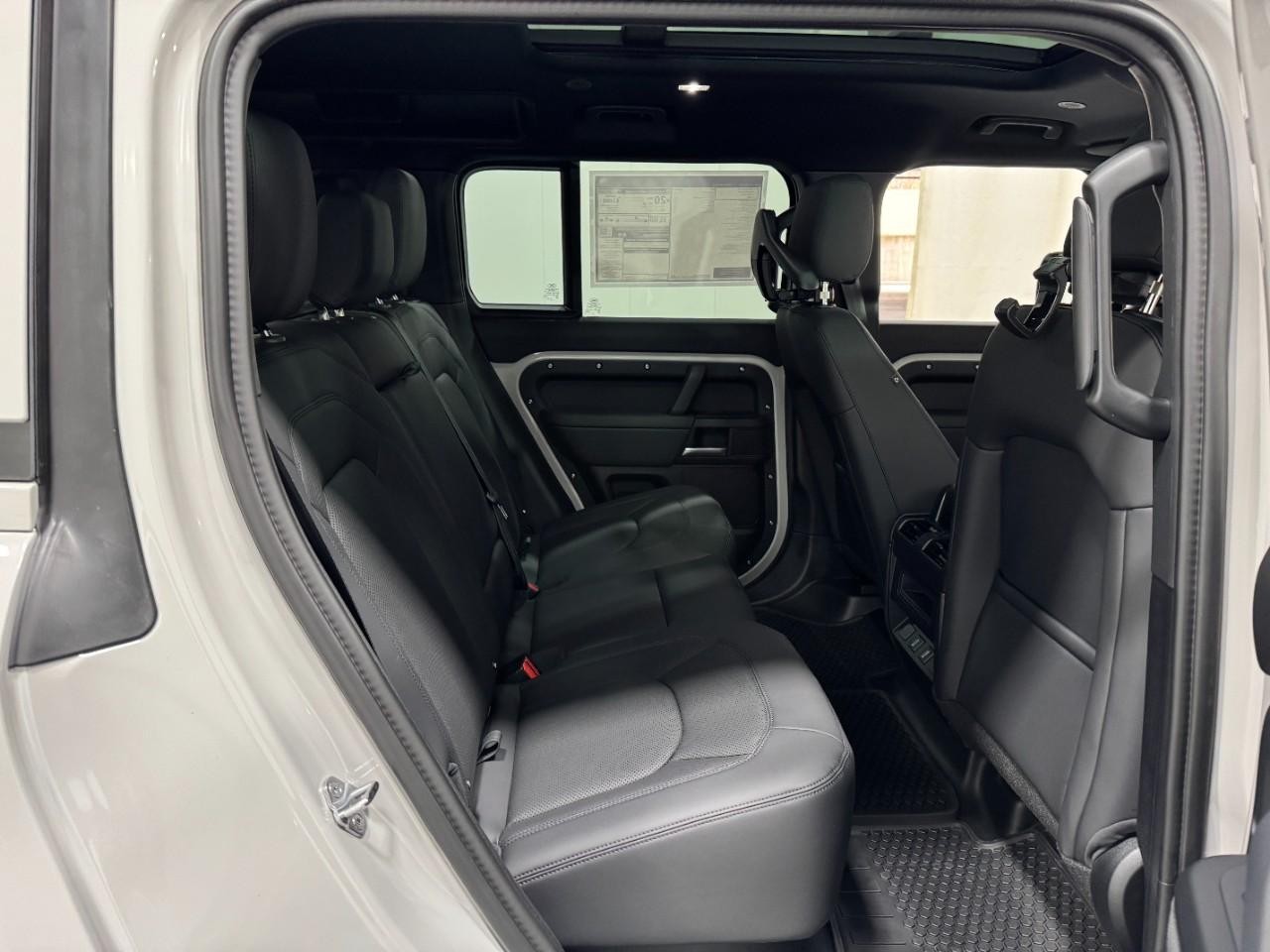 Land Rover Defender Vehicle Full-screen Gallery Image 10