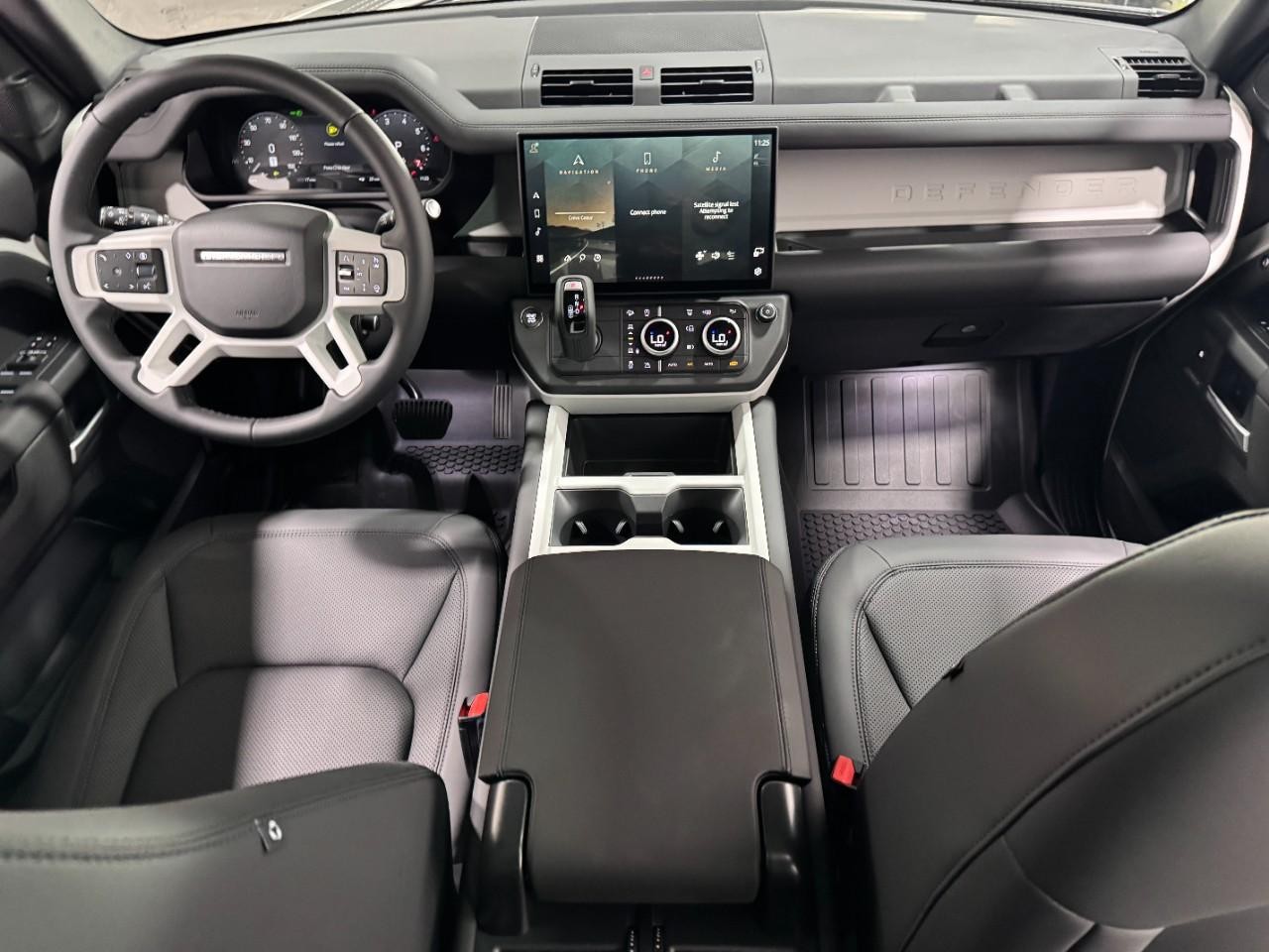 Land Rover Defender Vehicle Full-screen Gallery Image 12