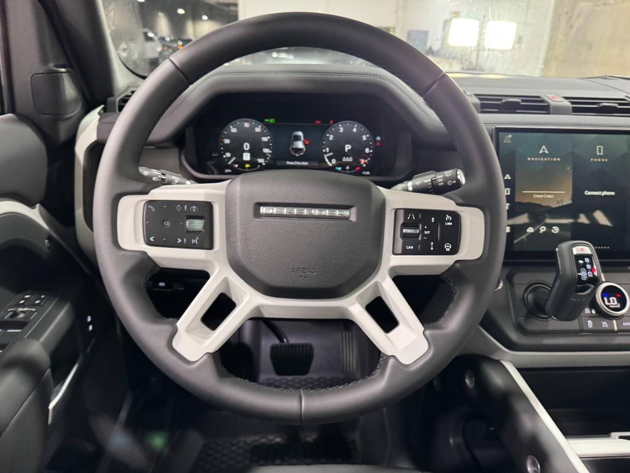 Land Rover Defender Vehicle Full-screen Gallery Image 13