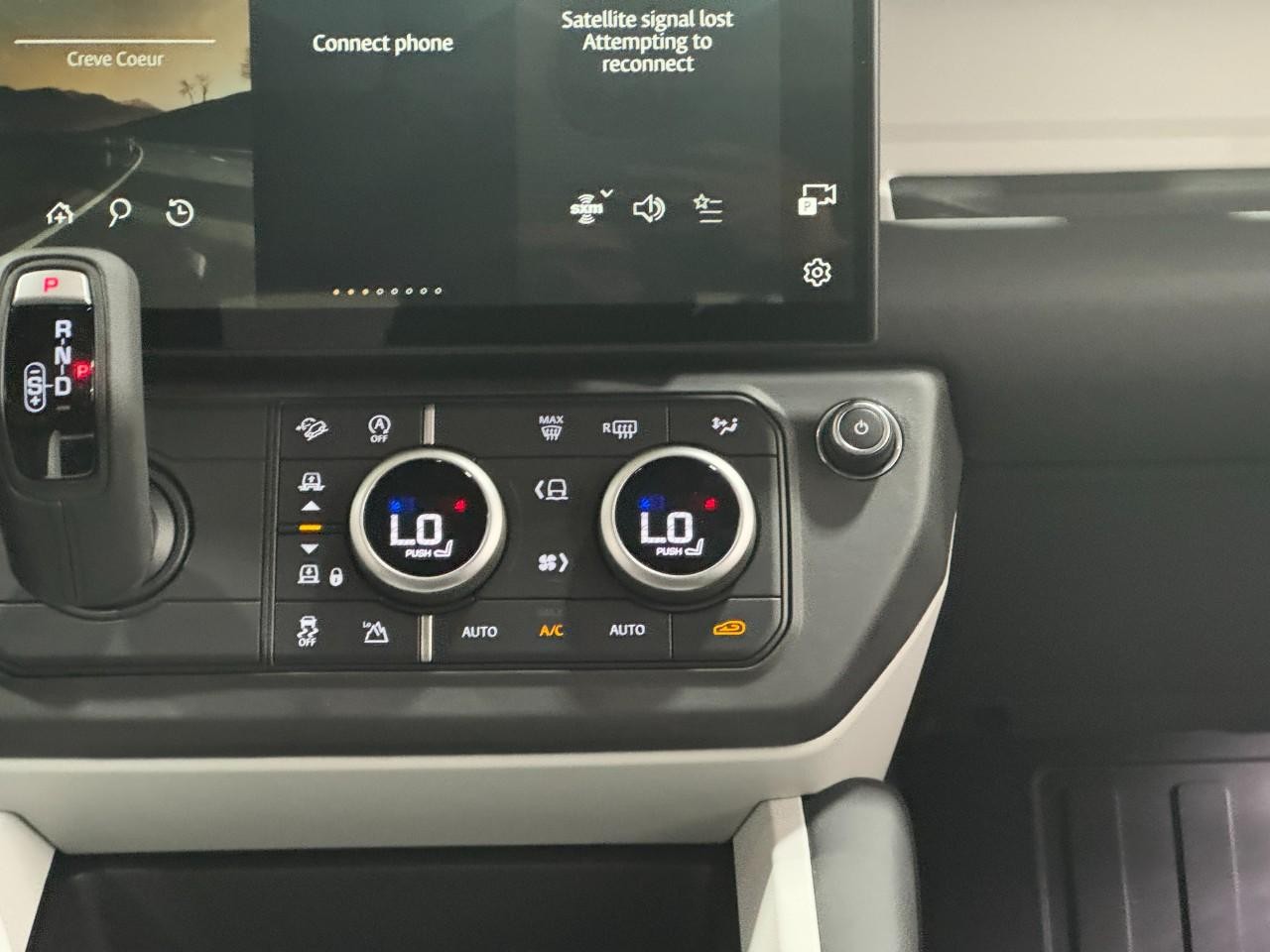 Land Rover Defender Vehicle Full-screen Gallery Image 15