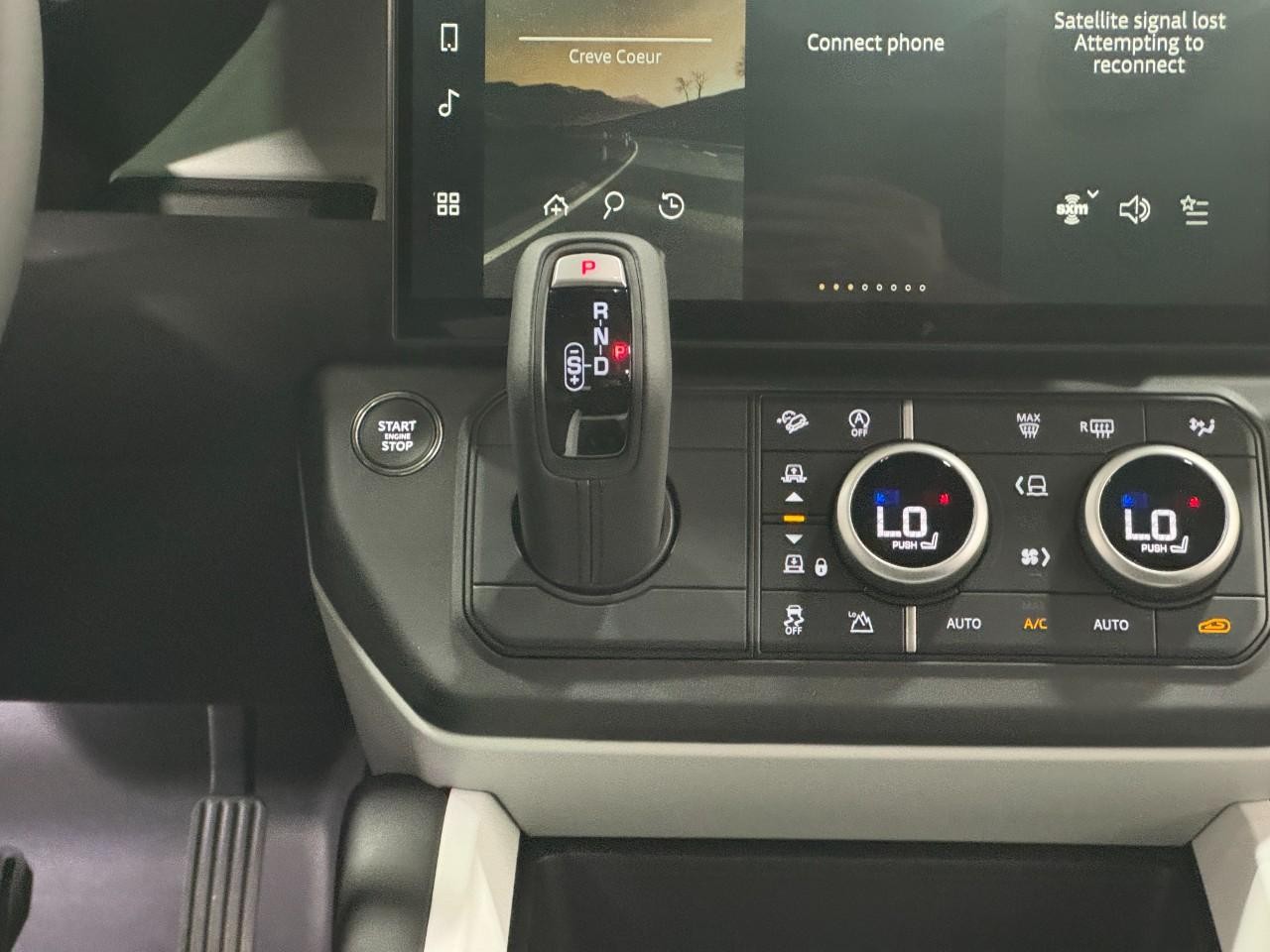 Land Rover Defender Vehicle Full-screen Gallery Image 16