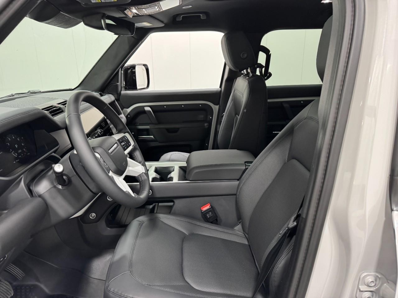 Land Rover Defender Vehicle Full-screen Gallery Image 25