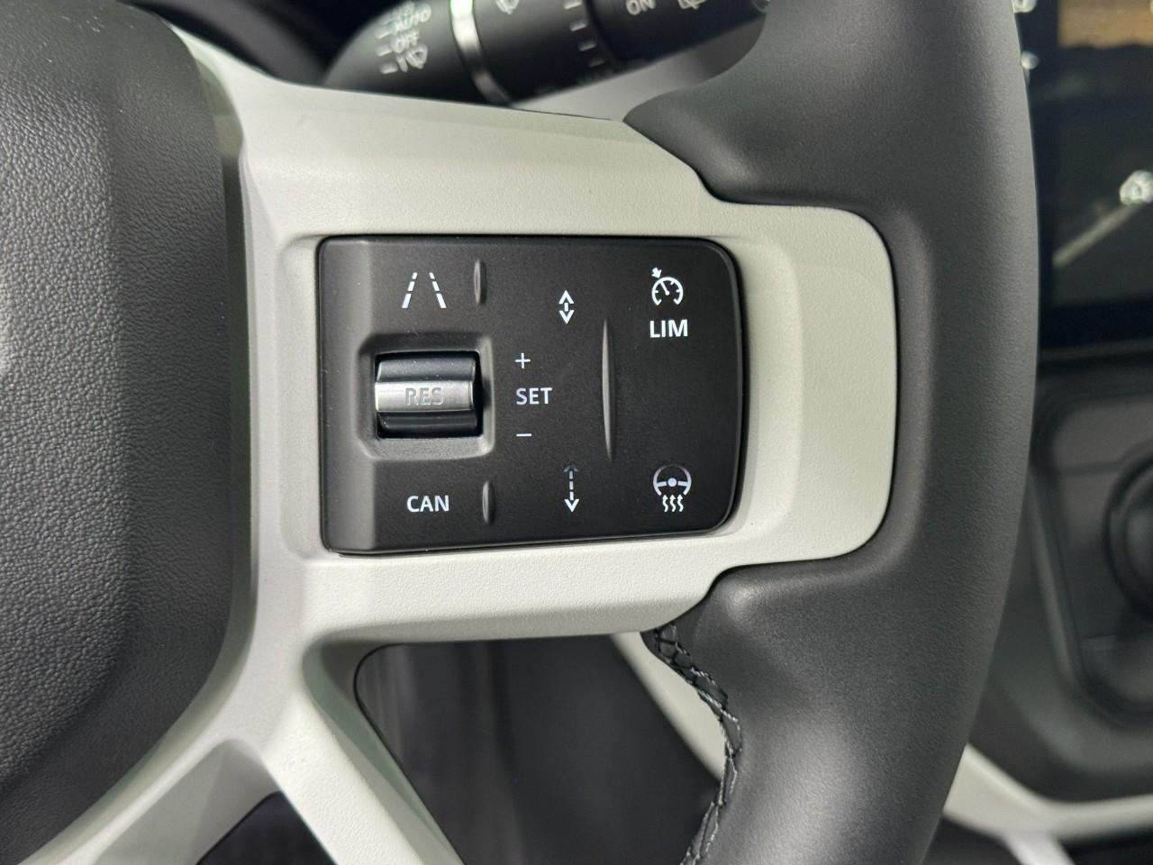 Land Rover Defender Vehicle Full-screen Gallery Image 30