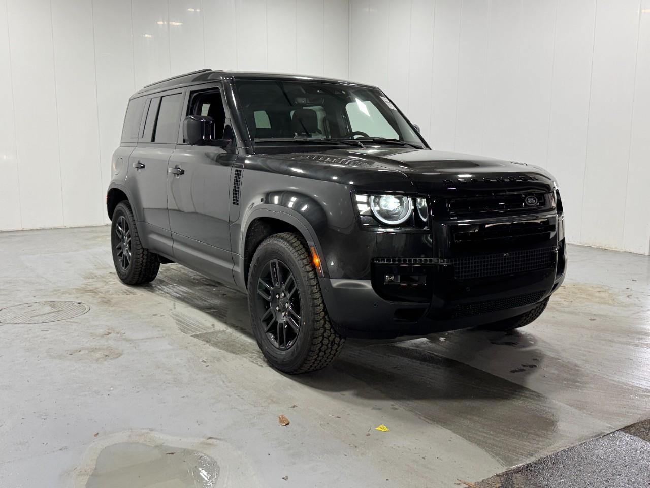 Land Rover Defender Vehicle Full-screen Gallery Image 6