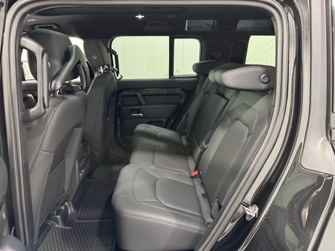 Land Rover Defender Vehicle Full-screen Gallery Image 8