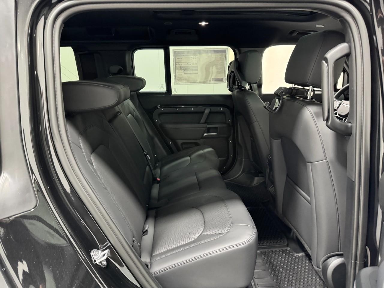 Land Rover Defender Vehicle Full-screen Gallery Image 10