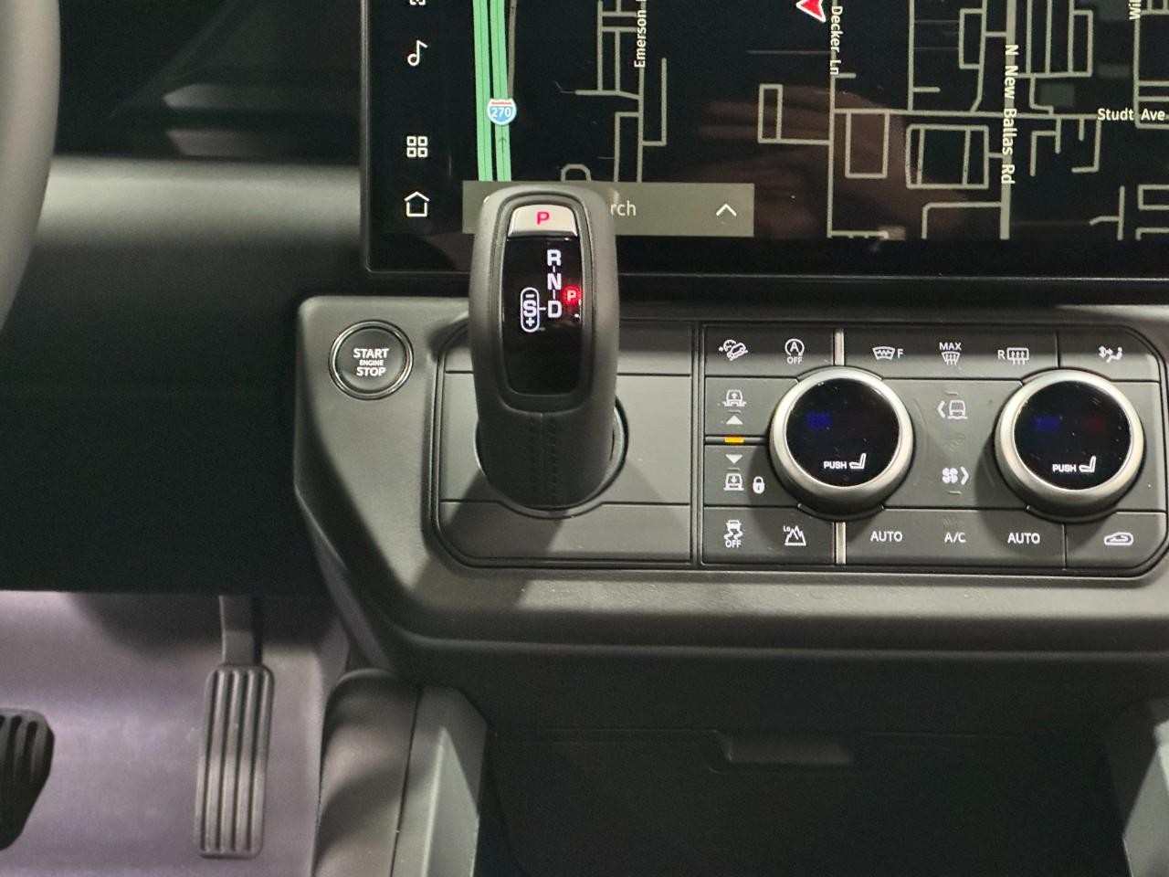 Land Rover Defender Vehicle Full-screen Gallery Image 16