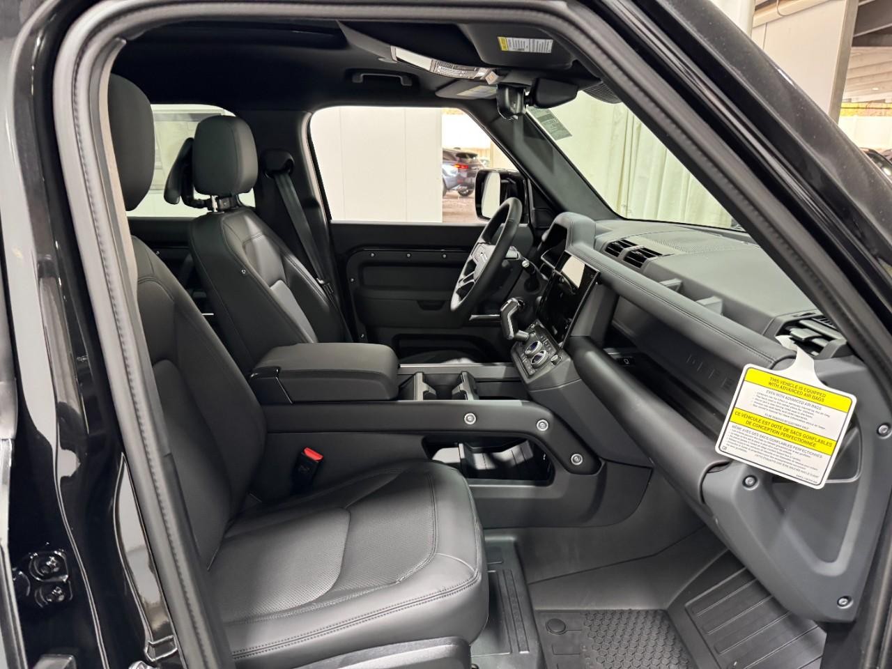 Land Rover Defender Vehicle Full-screen Gallery Image 18