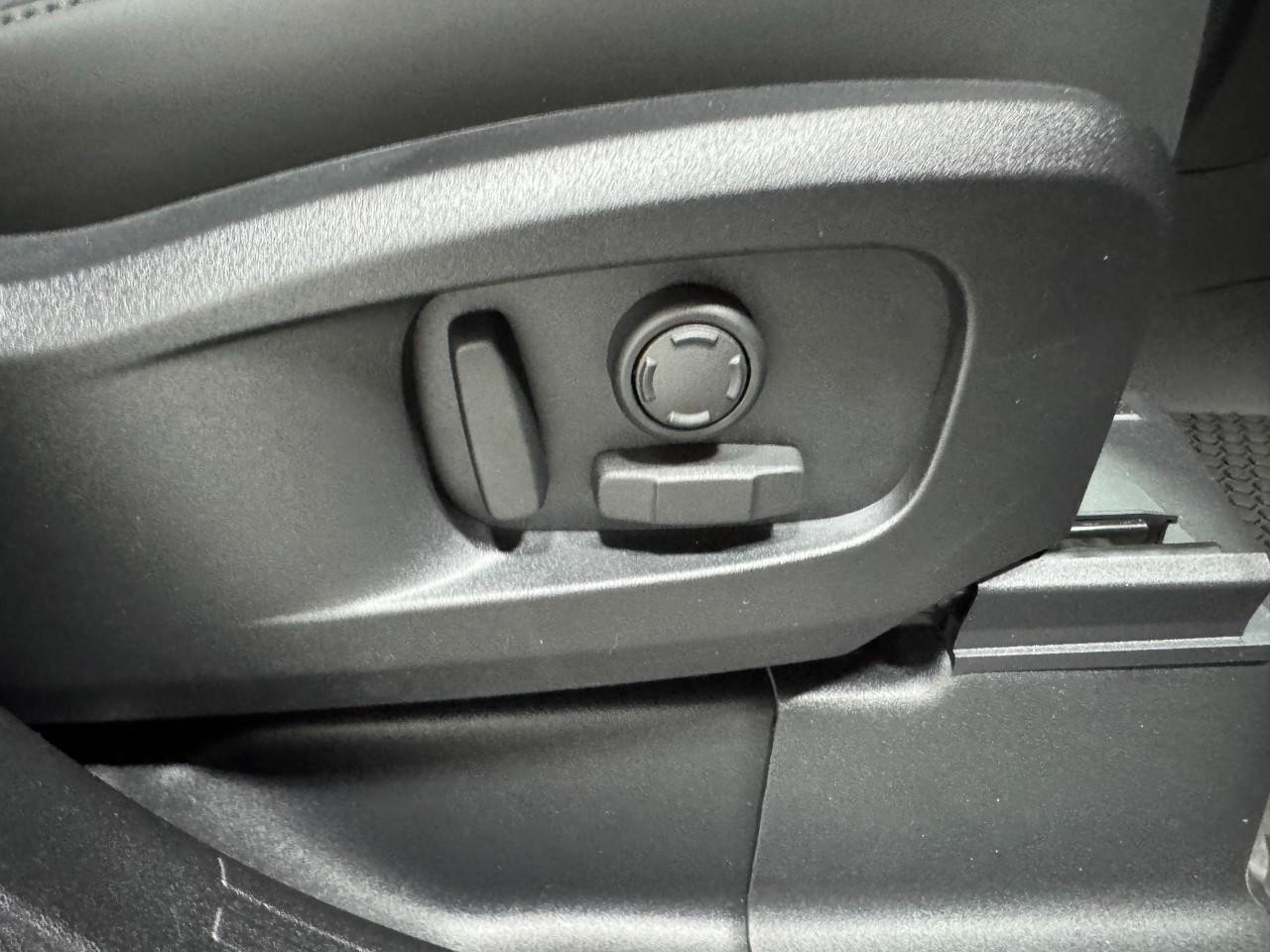 Land Rover Defender Vehicle Full-screen Gallery Image 20