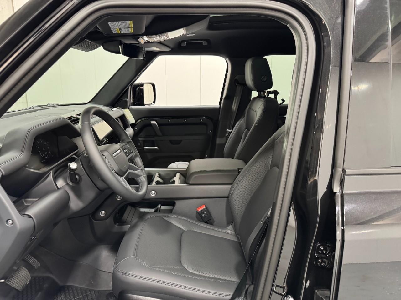 Land Rover Defender Vehicle Full-screen Gallery Image 25