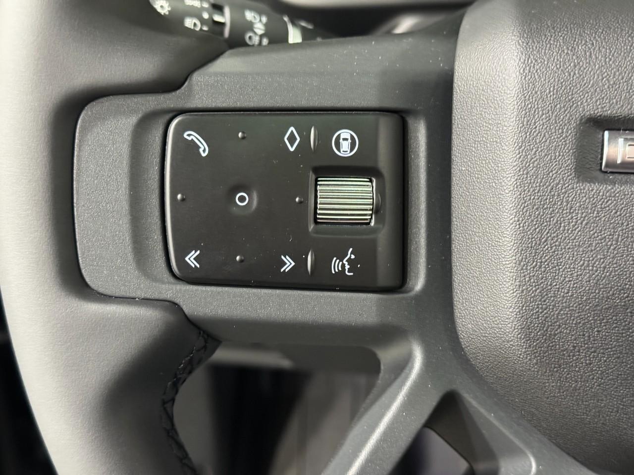 Land Rover Defender Vehicle Full-screen Gallery Image 29