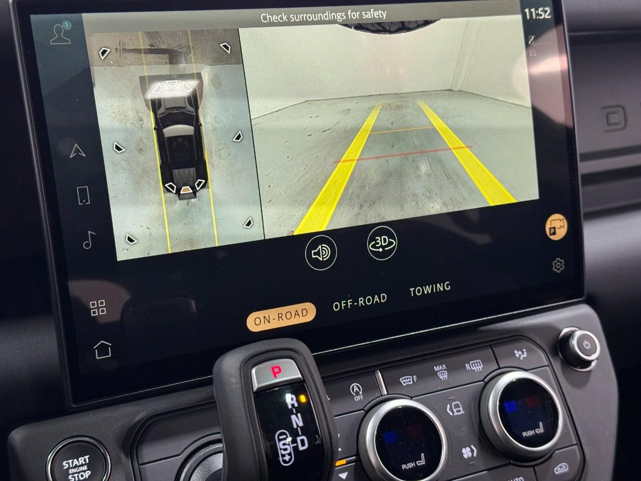 Land Rover Defender Vehicle Full-screen Gallery Image 32