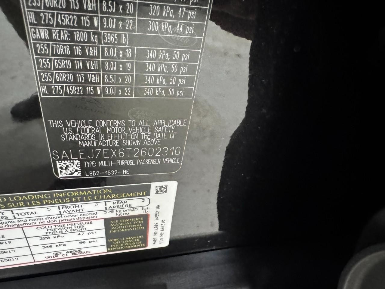 Land Rover Defender Vehicle Full-screen Gallery Image 33