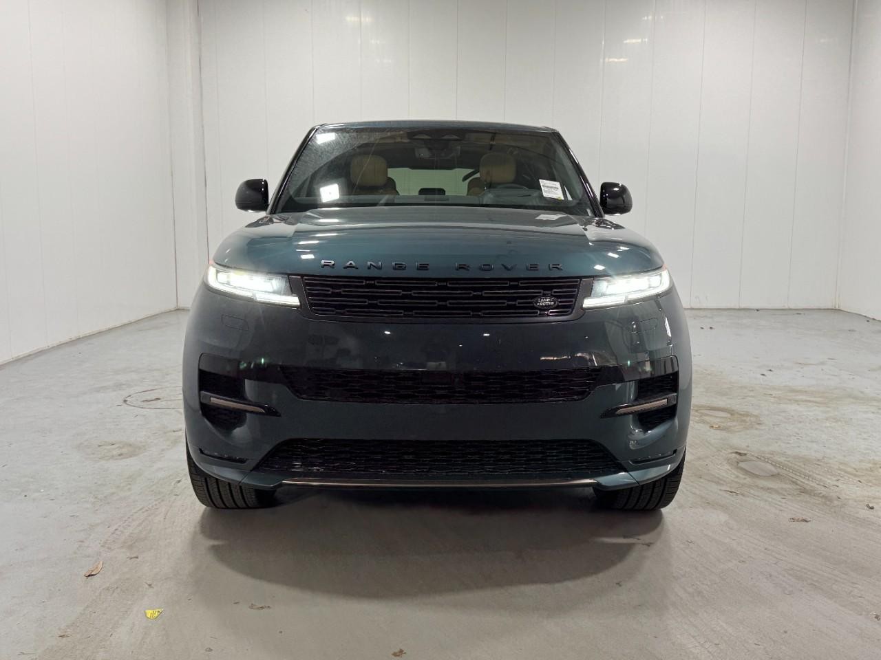 Land Rover Range Rover Sport Vehicle Full-screen Gallery Image 7