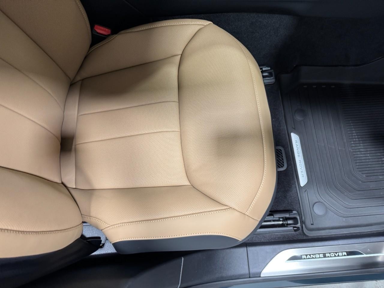 Land Rover Range Rover Sport Vehicle Full-screen Gallery Image 19