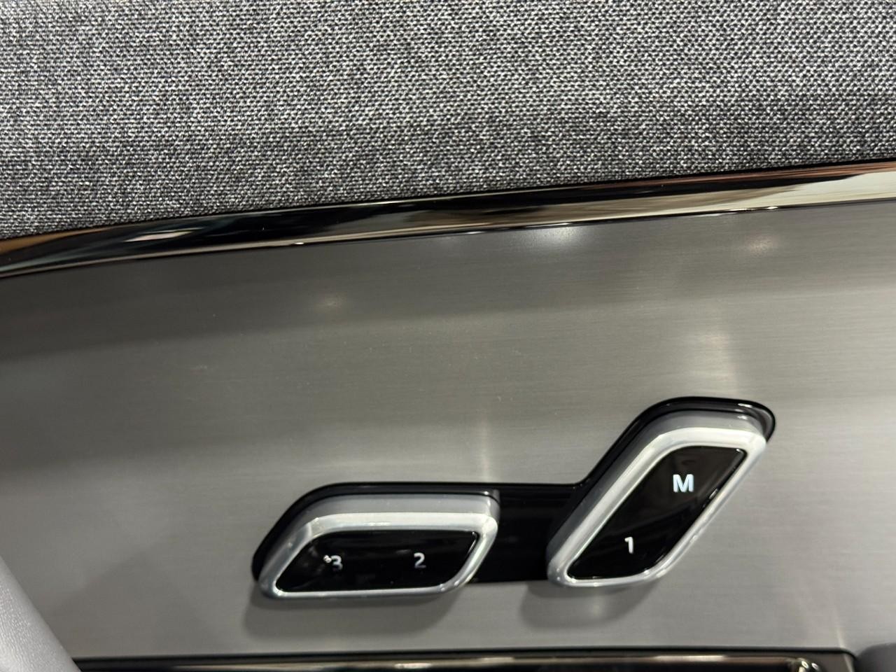 Land Rover Range Rover Sport Vehicle Full-screen Gallery Image 20