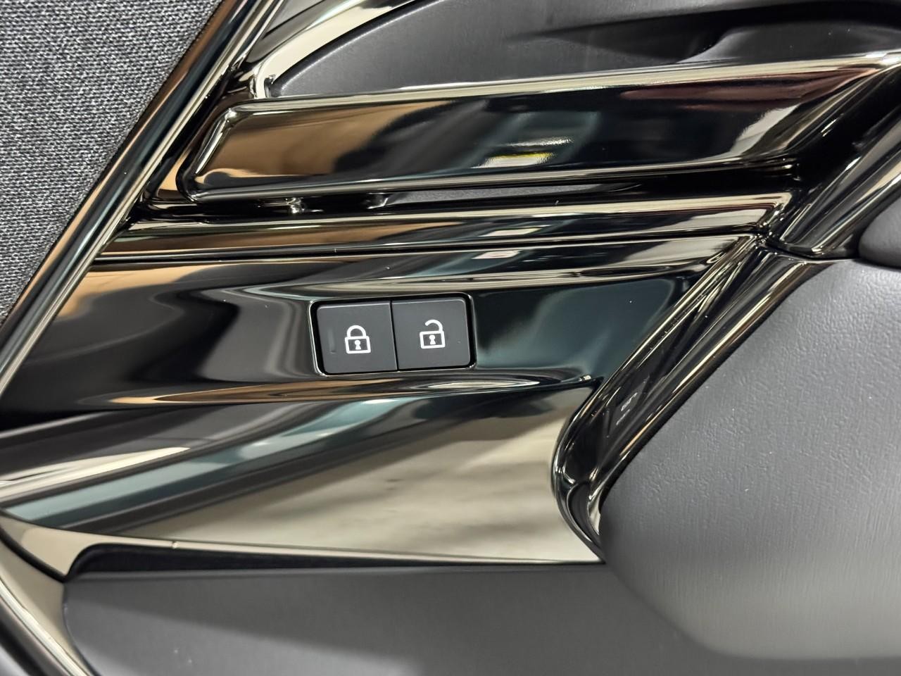 Land Rover Range Rover Sport Vehicle Full-screen Gallery Image 22