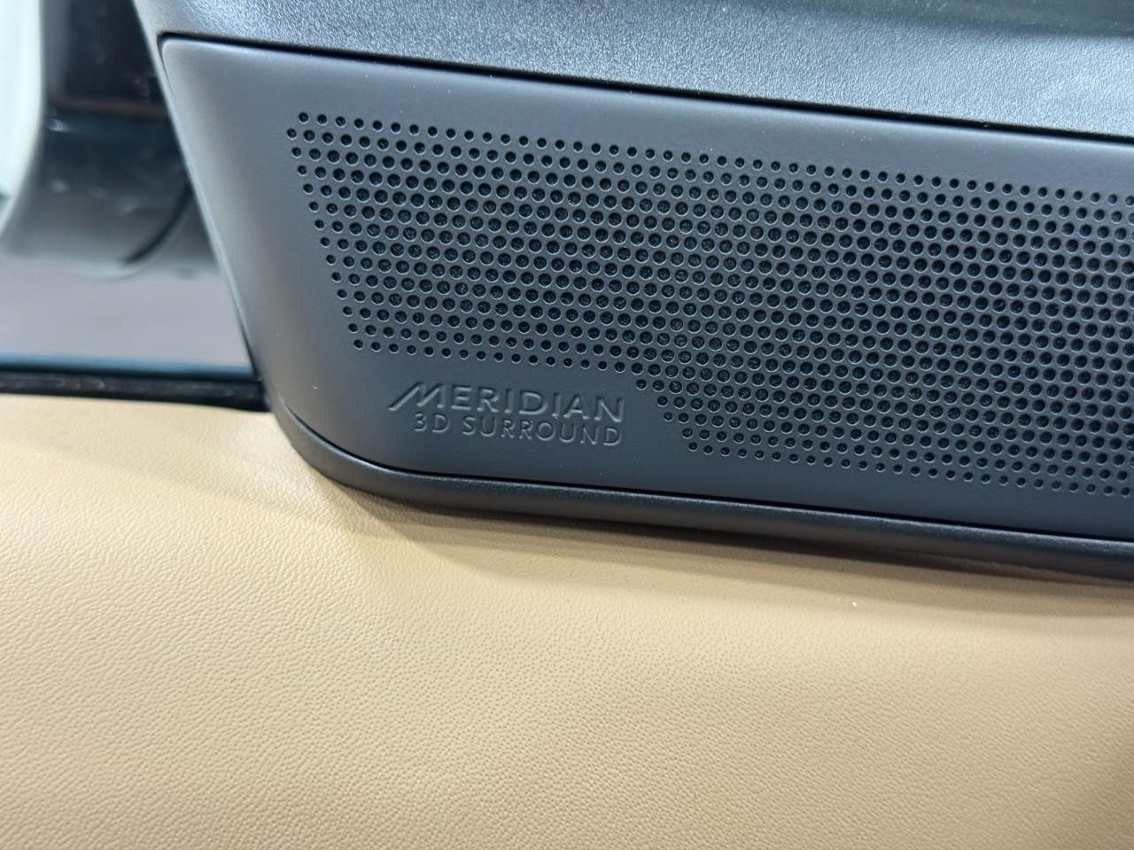 Land Rover Range Rover Sport Vehicle Full-screen Gallery Image 23