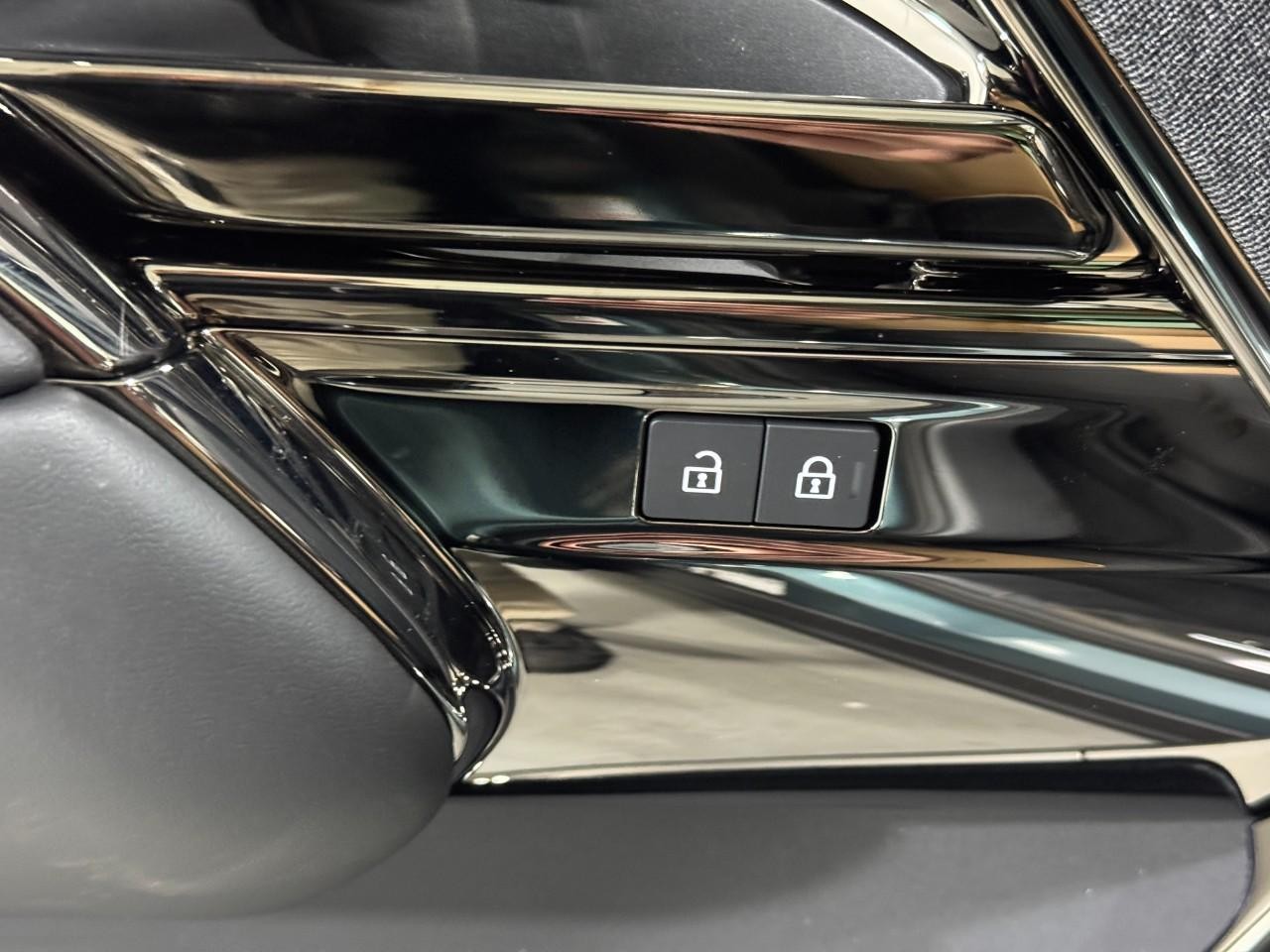 Land Rover Range Rover Sport Vehicle Full-screen Gallery Image 26