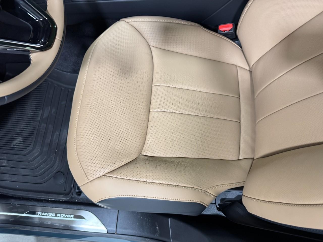 Land Rover Range Rover Sport Vehicle Full-screen Gallery Image 28