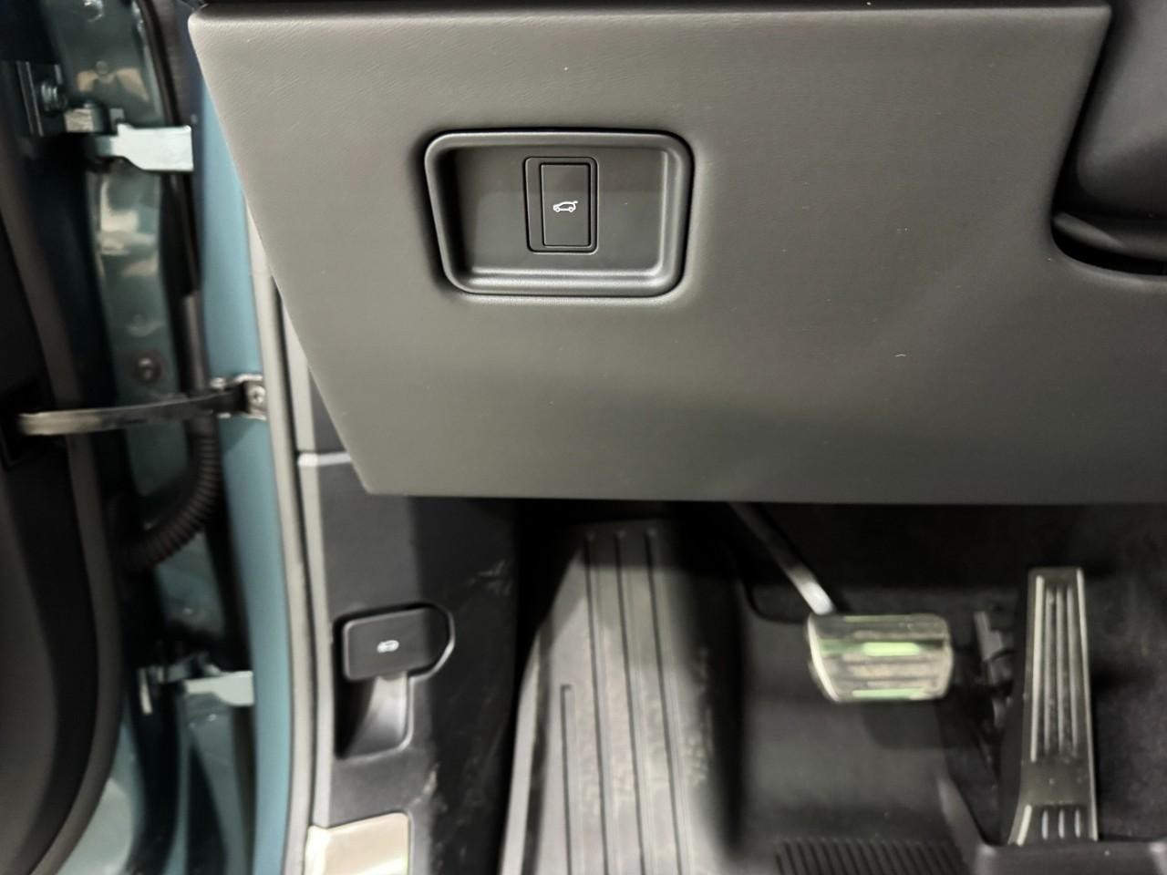 Land Rover Range Rover Sport Vehicle Full-screen Gallery Image 29