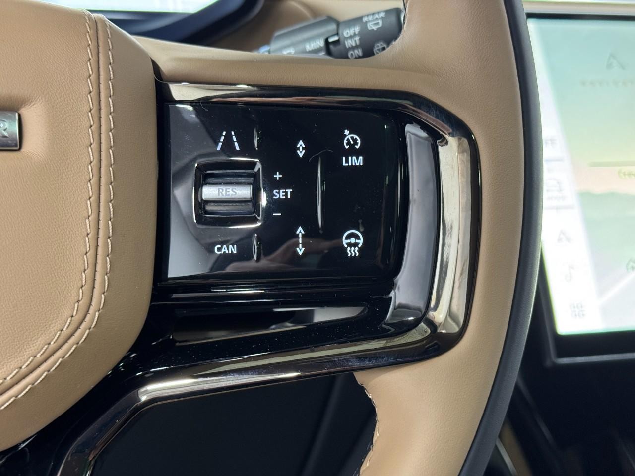 Land Rover Range Rover Sport Vehicle Full-screen Gallery Image 31