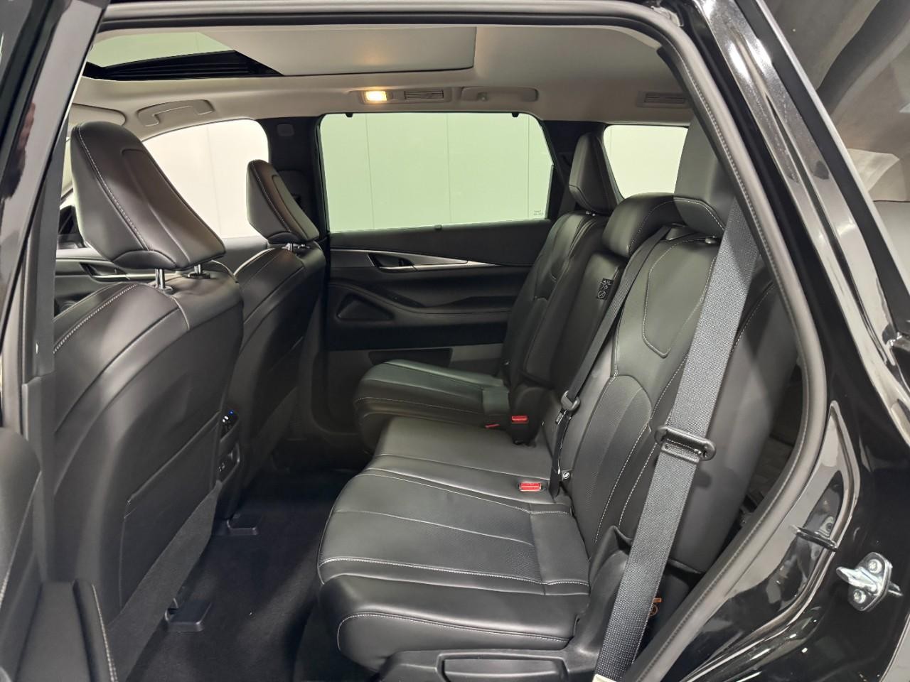 INFINITI QX60 Vehicle Full-screen Gallery Image 8