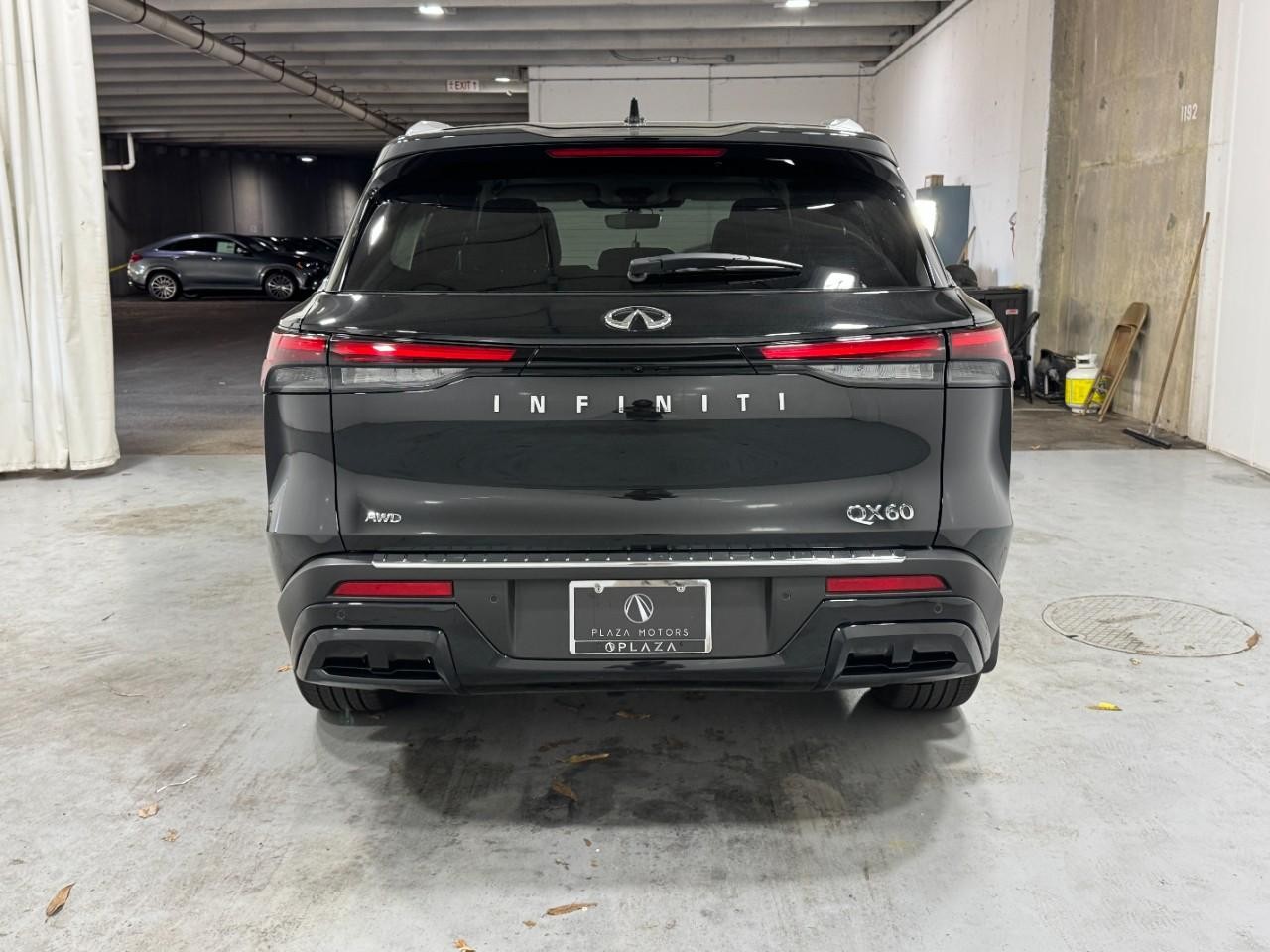 INFINITI QX60 Vehicle Full-screen Gallery Image 9