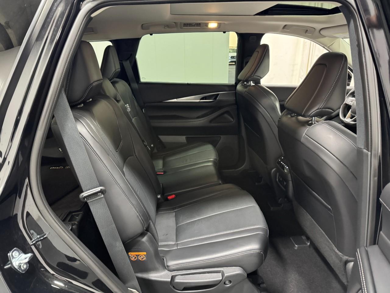INFINITI QX60 Vehicle Full-screen Gallery Image 10