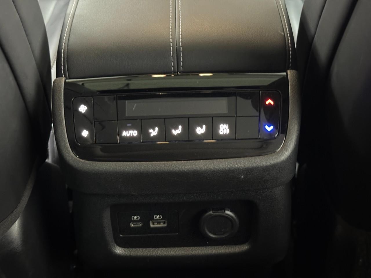 INFINITI QX60 Vehicle Full-screen Gallery Image 11